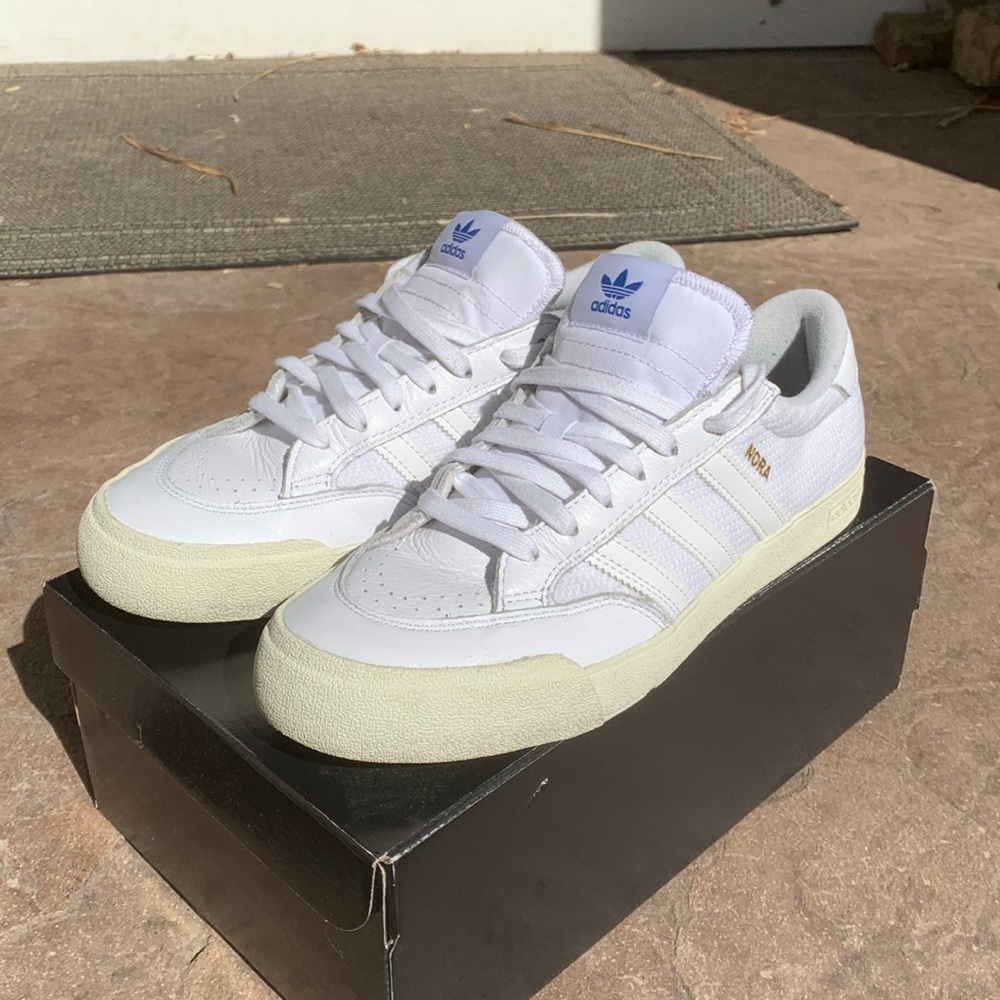 Adidas Nora men’s size 9/ women’s size 10 shoes
